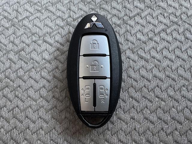 修復歴無し・禁煙車・両側ハンズフリーパワースライドドア・ナビＴＶ・ＢＴ・ＵＳＢ・ＤＶＤ・前後ドライブレコーダー・ＥＴＣ・スマートキー・プッシュスタート・オートライト・衝突軽減・アイドリングストップ