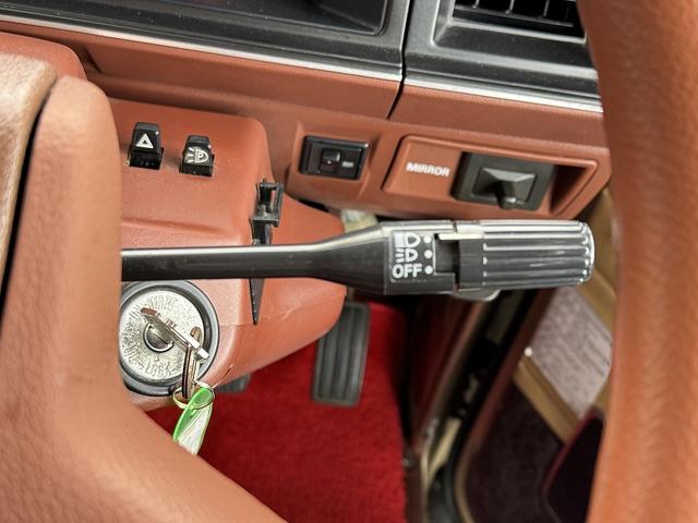 キャラバンコーチ ＳＧＬ　シルクロードリミテッド・ワンオーナー車・修復歴無し・禁煙車・２列目回転シート・走行３１５８４ｋｍ・後期・角目４灯・大型サンルーフ・ノーマル車・５速マニュアル・エアコン・パワステ・リアヒーター（27枚目）