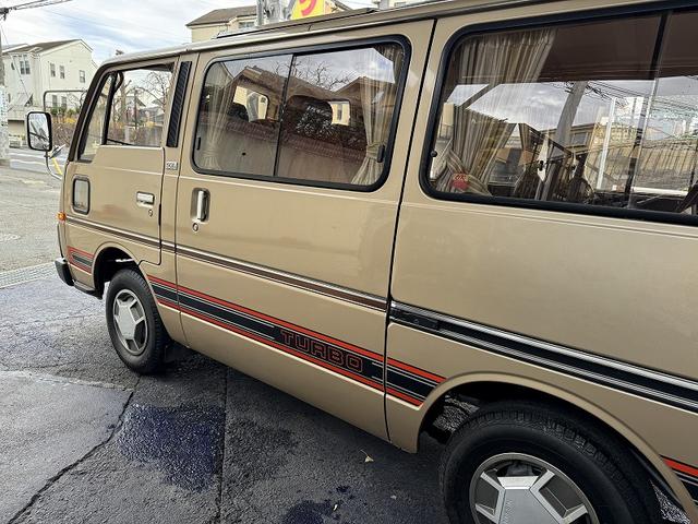 キャラバンコーチ ＳＧＬ　シルクロードリミテッド・ワンオーナー車・修復歴無し・禁煙車・２列目回転シート・走行３１５８４ｋｍ・後期・角目４灯・大型サンルーフ・ノーマル車・５速マニュアル・エアコン・パワステ・リアヒーター（47枚目）