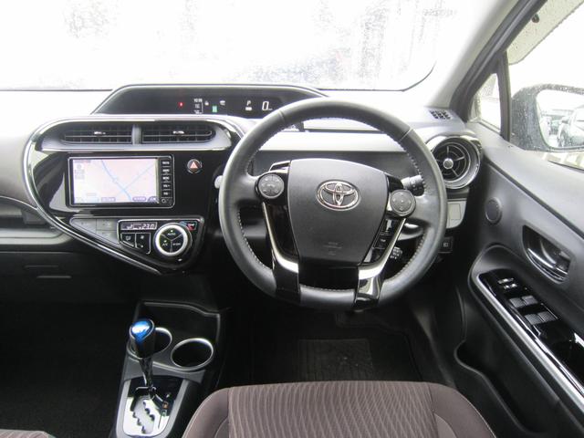 アクア Ｇ　純正ナビＴＶＢカメラ・ＥＴＣ・クルコン・シートヒーター・スマートキー・ＬＥＤヘッドライト・ＬＥＤフォグランプ・ナノイーオートエアコン・レーンキープアラート・オートライト・追突軽減・記録簿・禁煙車（12枚目）