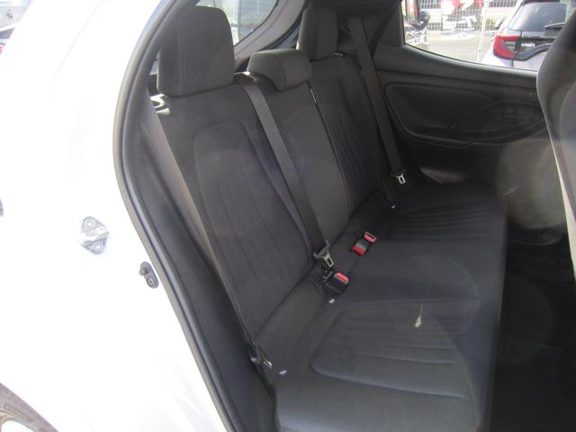 ヤリス ハイブリッドG E-Four・純正ナビ360度カメラ・追従クルコン・スマートキー・ドラレコ・禁煙車・Bluetooth・AppleCarPlay・AndroidAuto・USB・ブラインドスポットモニタ・100V電源(12枚目)