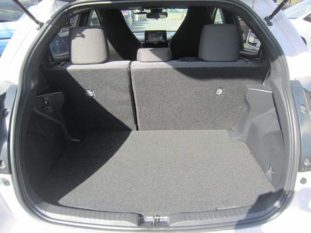 ヤリス ハイブリッドG E-Four・純正ナビ360度カメラ・追従クルコン・スマートキー・ドラレコ・禁煙車・Bluetooth・AppleCarPlay・AndroidAuto・USB・ブラインドスポットモニタ・100V電源(13枚目)