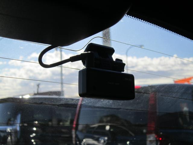 フィット ｅ：ＨＥＶネス　純正９インチナビ・バックカメラ・ＥＴＣ・前後ドラレコ・クルーズコントロール・Ｂｌｕｅｔｏｏｔｈ・ＬＥＤフォグランプ・電動パーキング・ソナー・レーンキープアラート・スマートキー・禁煙車・記録簿（29枚目）