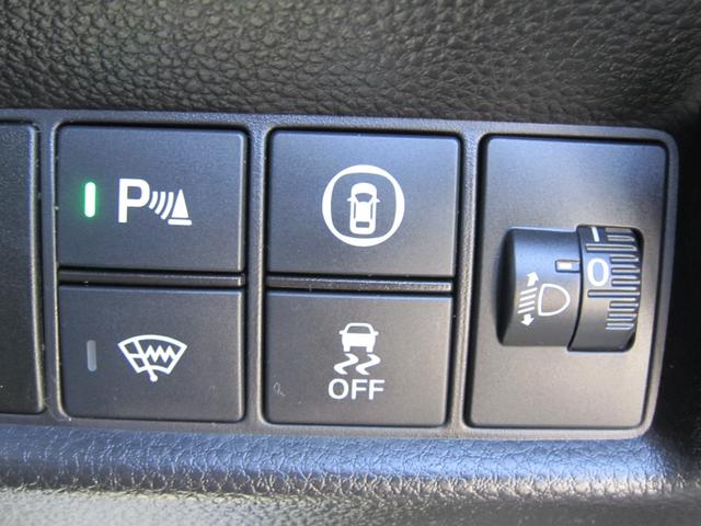 フィット ｅ：ＨＥＶネス　純正９インチナビ・バックカメラ・ＥＴＣ・前後ドラレコ・クルーズコントロール・Ｂｌｕｅｔｏｏｔｈ・ＬＥＤフォグランプ・電動パーキング・ソナー・レーンキープアラート・スマートキー・禁煙車・記録簿（32枚目）