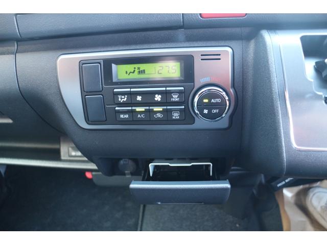 ハイエースバン ロングスーパーGL ダークプライムS 登録済未使用車 デジタルインナー パノラミックビュー 両側パワースライドドア ハーフレザーシート LEDヘッドライト フォグランプ トヨタセーフティセンス プッシュスタートスマートキー フロアマット(8枚目)