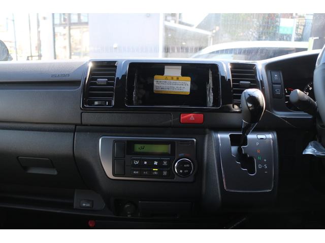 ハイエースバン ロングスーパーGL ダークプライムS 登録済未使用車 デジタルインナー パノラミックビュー 両側パワースライドドア ハーフレザーシート LEDヘッドライト フォグランプ トヨタセーフティセンス プッシュスタートスマートキー フロアマット(9枚目)