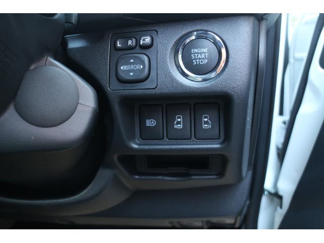 ハイエースバン ロングスーパーGL ダークプライムS 登録済未使用車 デジタルインナー パノラミックビュー 両側パワースライドドア ハーフレザーシート LEDヘッドライト フォグランプ トヨタセーフティセンス プッシュスタートスマートキー フロアマット(10枚目)
