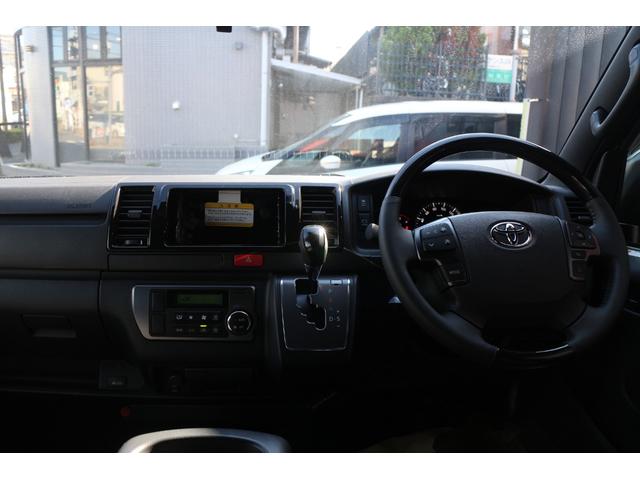ハイエースバン ロングスーパーGL ダークプライムS 登録済未使用車 デジタルインナー パノラミックビュー 両側パワースライドドア ハーフレザーシート LEDヘッドライト フォグランプ トヨタセーフティセンス プッシュスタートスマートキー フロアマット(11枚目)