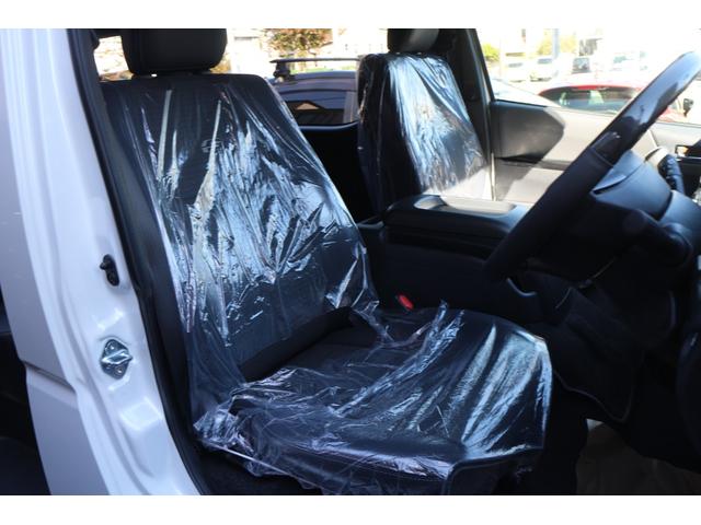 ハイエースバン ロングスーパーGL ダークプライムS 登録済未使用車 デジタルインナー パノラミックビュー 両側パワースライドドア ハーフレザーシート LEDヘッドライト フォグランプ トヨタセーフティセンス プッシュスタートスマートキー フロアマット(12枚目)