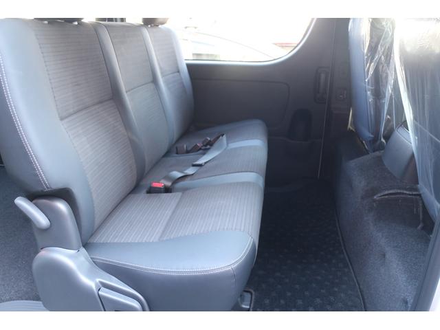 ハイエースバン ロングスーパーGL ダークプライムS 登録済未使用車 デジタルインナー パノラミックビュー 両側パワースライドドア ハーフレザーシート LEDヘッドライト フォグランプ トヨタセーフティセンス プッシュスタートスマートキー フロアマット(13枚目)