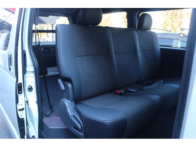 ハイエースバン ロングスーパーGL ダークプライムS 登録済未使用車 デジタルインナー パノラミックビュー 両側パワースライドドア ハーフレザーシート LEDヘッドライト フォグランプ トヨタセーフティセンス プッシュスタートスマートキー フロアマット(14枚目)