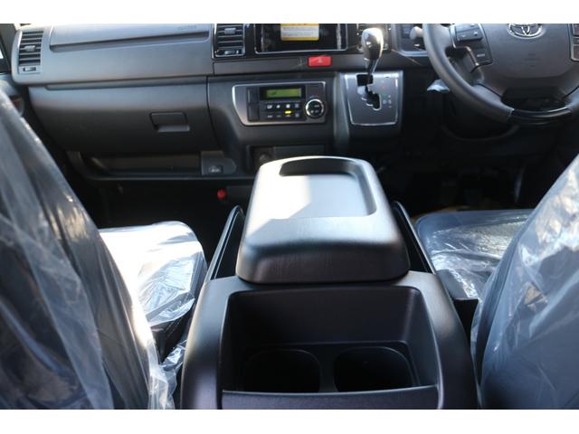 ハイエースバン ロングスーパーGL ダークプライムS 登録済未使用車 デジタルインナー パノラミックビュー 両側パワースライドドア ハーフレザーシート LEDヘッドライト フォグランプ トヨタセーフティセンス プッシュスタートスマートキー フロアマット(15枚目)