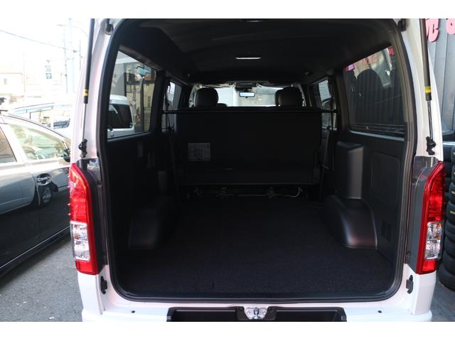 ハイエースバン ロングスーパーGL ダークプライムS 登録済未使用車 デジタルインナー パノラミックビュー 両側パワースライドドア ハーフレザーシート LEDヘッドライト フォグランプ トヨタセーフティセンス プッシュスタートスマートキー フロアマット(24枚目)