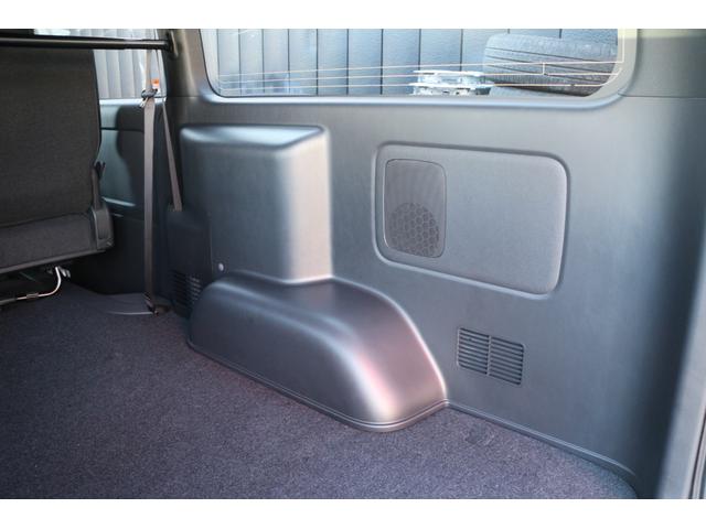ハイエースバン ロングスーパーGL ダークプライムS 登録済未使用車 デジタルインナー パノラミックビュー 両側パワースライドドア ハーフレザーシート LEDヘッドライト フォグランプ トヨタセーフティセンス プッシュスタートスマートキー フロアマット(25枚目)