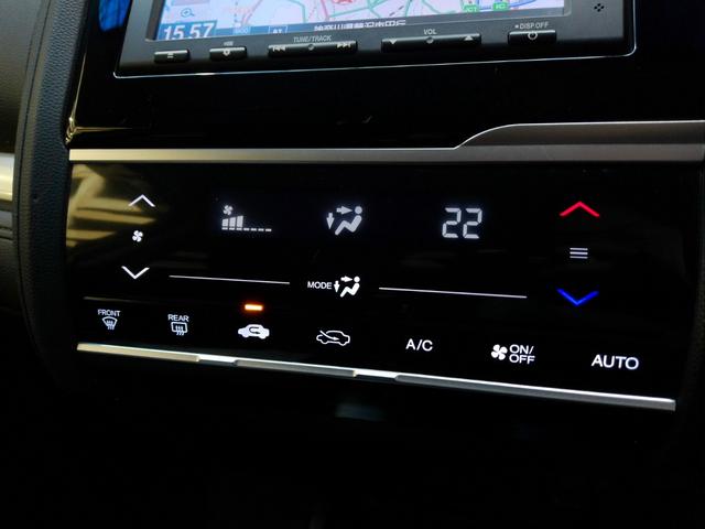 フィットハイブリッド Ｆパッケージ　ワンオーナー　修復歴無　メモリーナビ　Ｂｌｕｅｔｏｏｔｈ　リアカメラ　ドアバイザー　オートーエアコン　アイドリングストップ機能　電格ミラ　ブルートゥース　スマートキ　１オーナ　記録簿　禁煙　イモビ（12枚目）