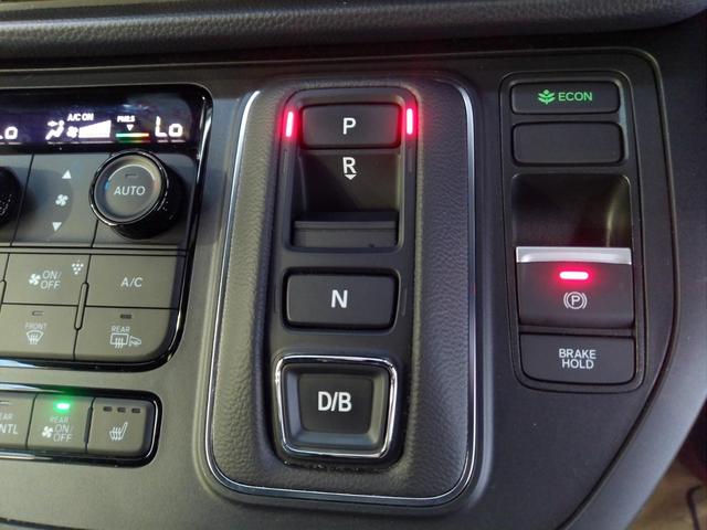 ステップワゴン ｅ：ＨＥＶスパーダプレミアムライン　７人　マルチビューカメラ　前後ドラレコ　メモリーナビ　Ｂｌｕｅｔｏｏｔｈ　ＥＴＣ　ＬＥＤヘッドライト・フォグライト　オートライト　シートヒーター　ブラインドスポットインフォメーション　ＵＳＢ　Ｆセグ（17枚目）