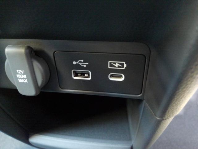 ステップワゴン ｅ：ＨＥＶスパーダプレミアムライン　７人　マルチビューカメラ　前後ドラレコ　メモリーナビ　Ｂｌｕｅｔｏｏｔｈ　ＥＴＣ　ＬＥＤヘッドライト・フォグライト　オートライト　シートヒーター　ブラインドスポットインフォメーション　ＵＳＢ　Ｆセグ（19枚目）