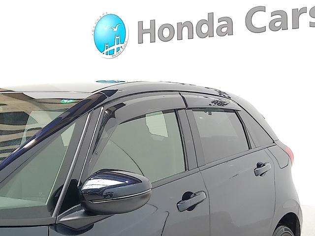 フィット ホーム　ＨｏｎｄａＳＥＮＳＩＮＧ　メモリーナビ　Ｂｌｕｅｔｏｏｔｈ　リアカメラ　ＥＴＣ　ＬＥＤヘッドライト　オートライト　オートハイビーム　ＵＳＢ　オートリトラミラー　ドアバイザー　オートマチックハイビーム（3枚目）