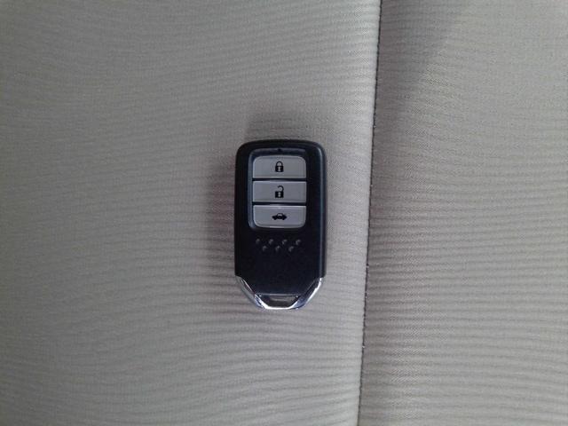 グレイス ＬＸ　メモリーナビ　リアカメラ　ＣＴＢＡ　ＬＥＤライト　オートライト　ワンオーナー　１オナ　ＶＳＡ　スマートキ　Ｗエアバック　ＡＡＣ　キーレスエントリー　禁煙　ＬＥＤヘッドランプ　盗難防止システム　ＡＢＳ（10枚目）