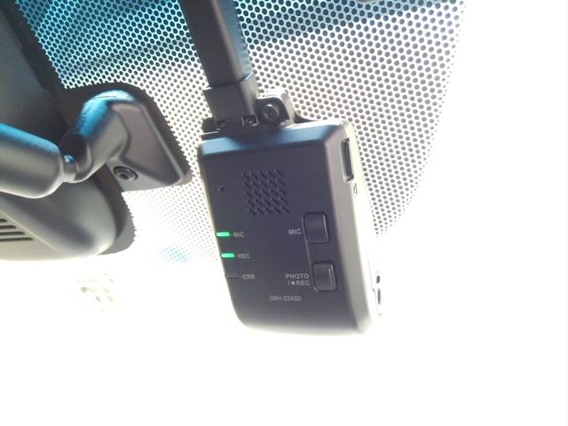 フリードハイブリッド ハイブリッド・クロスター　６人　ＨｏｎｄａＳＥＮＳＩＮＧ　前後ドラレコ　ディスプレイオーディオ　リアカメラ　ＥＴＣ　　ＬＥＤヘッドライト・フォグライト　前席シートヒーター　プラズマクラスター　両側電動スライドドア　純正アルミ（5枚目）