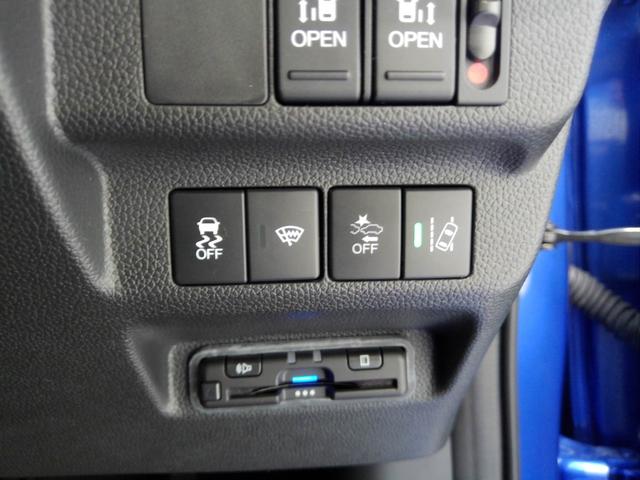 フリードハイブリッド ハイブリッド・クロスター　６人　ＨｏｎｄａＳＥＮＳＩＮＧ　前後ドラレコ　ディスプレイオーディオ　リアカメラ　ＥＴＣ　　ＬＥＤヘッドライト・フォグライト　前席シートヒーター　プラズマクラスター　両側電動スライドドア　純正アルミ（7枚目）