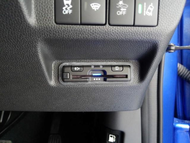 フリードハイブリッド ハイブリッド・クロスター　６人　ＨｏｎｄａＳＥＮＳＩＮＧ　前後ドラレコ　ディスプレイオーディオ　リアカメラ　ＥＴＣ　　ＬＥＤヘッドライト・フォグライト　前席シートヒーター　プラズマクラスター　両側電動スライドドア　純正アルミ（8枚目）