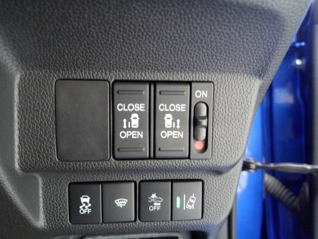 フリードハイブリッド ハイブリッド・クロスター　６人　ＨｏｎｄａＳＥＮＳＩＮＧ　前後ドラレコ　ディスプレイオーディオ　リアカメラ　ＥＴＣ　　ＬＥＤヘッドライト・フォグライト　前席シートヒーター　プラズマクラスター　両側電動スライドドア　純正アルミ（9枚目）