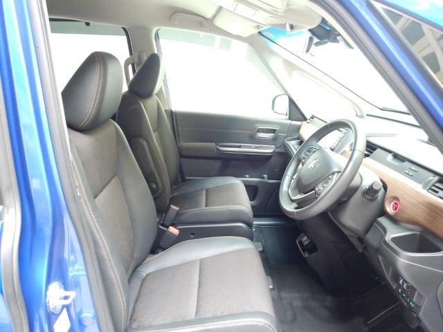 フリードハイブリッド ハイブリッド・クロスター　６人　ＨｏｎｄａＳＥＮＳＩＮＧ　前後ドラレコ　ディスプレイオーディオ　リアカメラ　ＥＴＣ　　ＬＥＤヘッドライト・フォグライト　前席シートヒーター　プラズマクラスター　両側電動スライドドア　純正アルミ（17枚目）