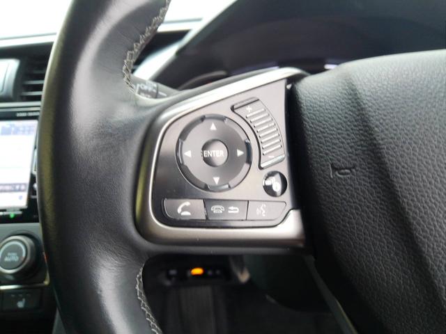 ハンドルにオーディオの操作スイッチが装備されています!視線を前方から外さずハンドルから手を離さずに操作できるのでとっても安全ですね♪