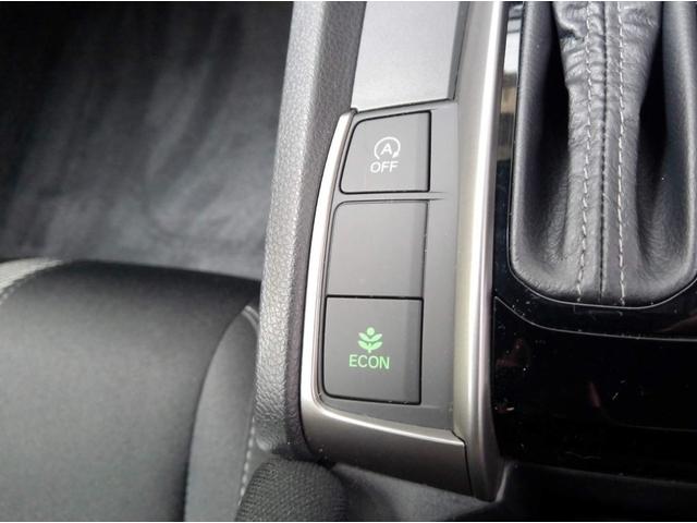 葉っぱマークのECONスイッチ!スイッチをONにするだけで、エンジンやエアコンなどを協調制御。燃費の向上に貢献します!