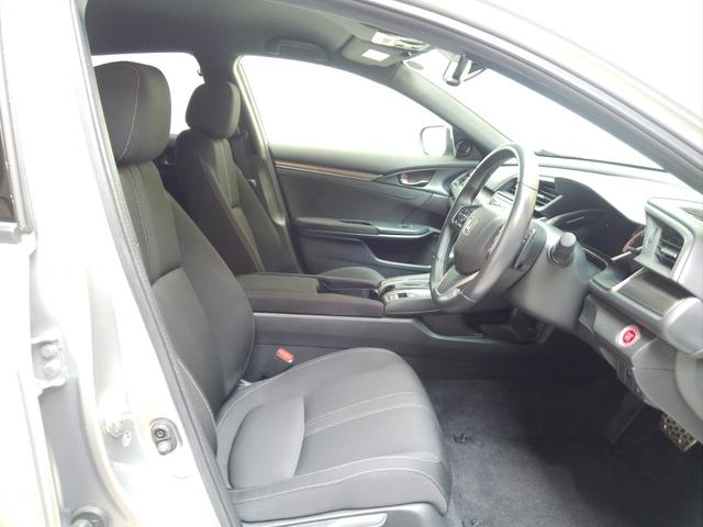 すわり心地の良い運転席・助手席です。長時間のドライブの疲れ軽減に貢献します。どうぞ快適なドライブを♪