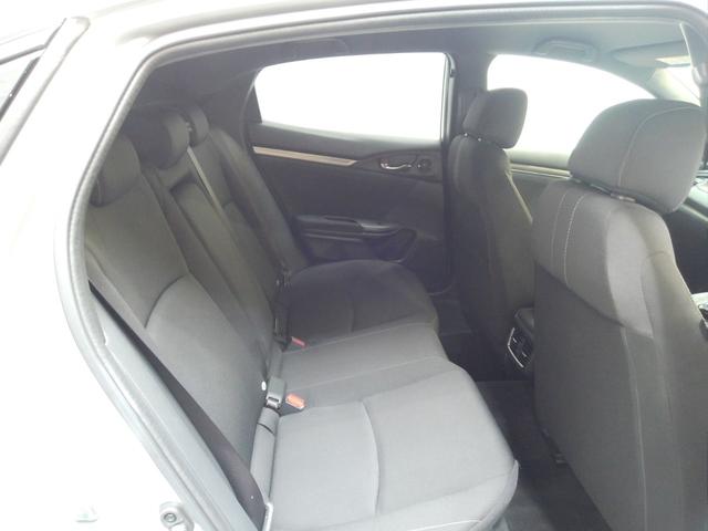 リアシートもゆったり快適に座っていただけますので、後部座席にお乗りの大切な方も楽しくドライブに参加していただけます。