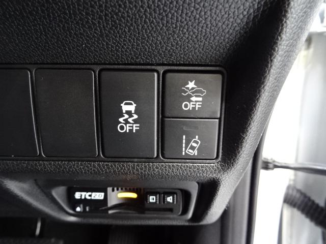 ステップワゴンスパーダ e:HEVスパーダGホンダセンシング 7人 メモリーナビ Bluetooth リアカメラ 後席モニター 前後ドラレコ 両側電動スライドドア LEDヘッドライト・フォグライト USB 純正アルミ ETC2.0 ドアバイザー ワンオーナー(7枚目)