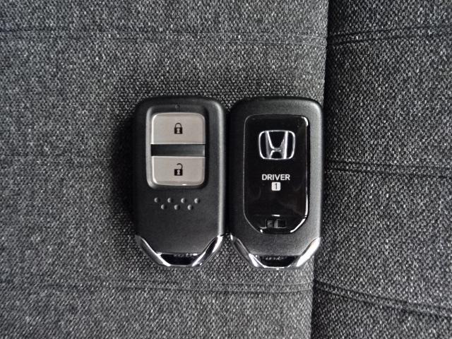 フィット e:HEVホーム HondaCars横浜デモカー HondaSENSING メモリーナビ Bluetooth マルチビュー(全周囲)カメラ ETC2.0 ブラインドスポット LEDヘッドライト パーキングセンサー 禁煙(12枚目)