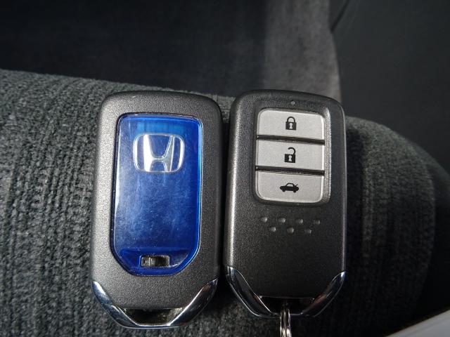 アコードハイブリッド EX ETCHDDナビBluetooth USBリアカメラ純正アルミ電動シートLEDヘッドライト オートライトワンオーナー リヤカメラ 禁煙 衝突軽減システム 盗難防止装置 パワーウィンドウ 地デジ 記録簿(14枚目)