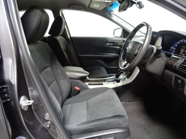 アコードハイブリッド EX ETCHDDナビBluetooth USBリアカメラ純正アルミ電動シートLEDヘッドライト オートライトワンオーナー リヤカメラ 禁煙 衝突軽減システム 盗難防止装置 パワーウィンドウ 地デジ 記録簿(17枚目)