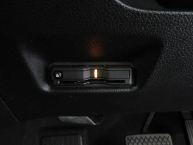 フィット ｅ：ＨＥＶネス　ＨｏｎｄａＳＥＮＳＩＮＧ　前後ドラレコ　メモリーナビ　リアカメラ　純正アルミ　ＬＥＤヘッドライト・フォグライト　オートライト　ＥＴＣ　Ｂｌｕｅｔｏｏｔｈ　ＵＳＢ　ドアバイザー　ワンオーナー　衝突軽減（9枚目）