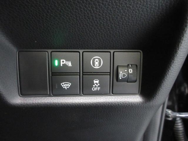 フィット ｅ：ＨＥＶネス　ＨｏｎｄａＳＥＮＳＩＮＧ　前後ドラレコ　メモリーナビ　リアカメラ　純正アルミ　ＬＥＤヘッドライト・フォグライト　オートライト　ＥＴＣ　Ｂｌｕｅｔｏｏｔｈ　ＵＳＢ　ドアバイザー　ワンオーナー　衝突軽減（10枚目）