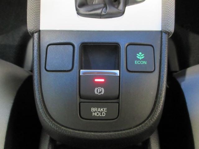 フィット ｅ：ＨＥＶネス　ＨｏｎｄａＳＥＮＳＩＮＧ　前後ドラレコ　メモリーナビ　リアカメラ　純正アルミ　ＬＥＤヘッドライト・フォグライト　オートライト　ＥＴＣ　Ｂｌｕｅｔｏｏｔｈ　ＵＳＢ　ドアバイザー　ワンオーナー　衝突軽減（12枚目）