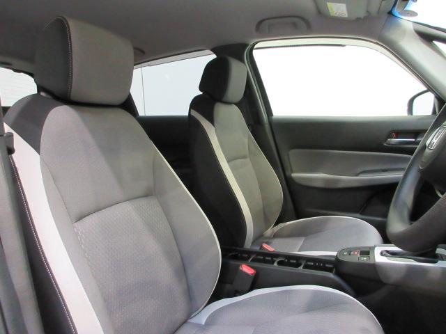 フィット ｅ：ＨＥＶネス　ＨｏｎｄａＳＥＮＳＩＮＧ　前後ドラレコ　メモリーナビ　リアカメラ　純正アルミ　ＬＥＤヘッドライト・フォグライト　オートライト　ＥＴＣ　Ｂｌｕｅｔｏｏｔｈ　ＵＳＢ　ドアバイザー　ワンオーナー　衝突軽減（18枚目）