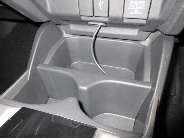 フィットハイブリッド Ｌホンダセンシング　ドラレコ　メモリーナビ　リアカメラ　ＥＴＣ　Ｂｌｕｅｔｏｏｔｈ　ＵＳＢ　ＬＥＤヘッドライト　ＬＥＤフォグライト　ドアバイザー　ワンオーナー（15枚目）