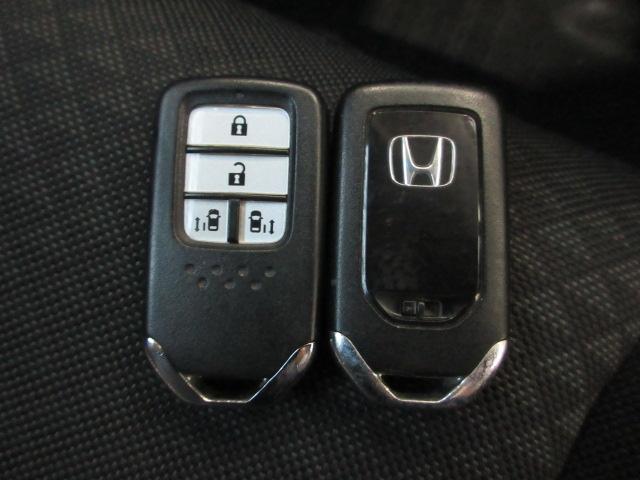 フリード＋ Ｇ・ホンダセンシング　ＨｏｎｄａＳＥＮＳＩＮＧ　メモリーナビ　リヤカメラ　フルセグＴＶ　ＥＴＣ　Ｂｌｕｅｔｏｏｔｈ　ドアバイザー　ワンオーナー　ＢＴ接続　プリクラッシュ　Ｂモニター　ＬＫＡ　両側オートスライドドア　ＰＳ（14枚目）