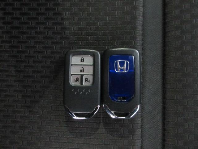 ステップワゴンスパーダ スパーダハイブリッドＧホンダセンシング　７人　前後ドラレコ　メモリーナビ　全周囲カメラ　両側電動スライドドア　ＥＴＣ　純正アルミ　Ｂｌｕｅｔｏｏｔｈ　ＵＳＢ　ドアバイザー　ワンオーナー（18枚目）