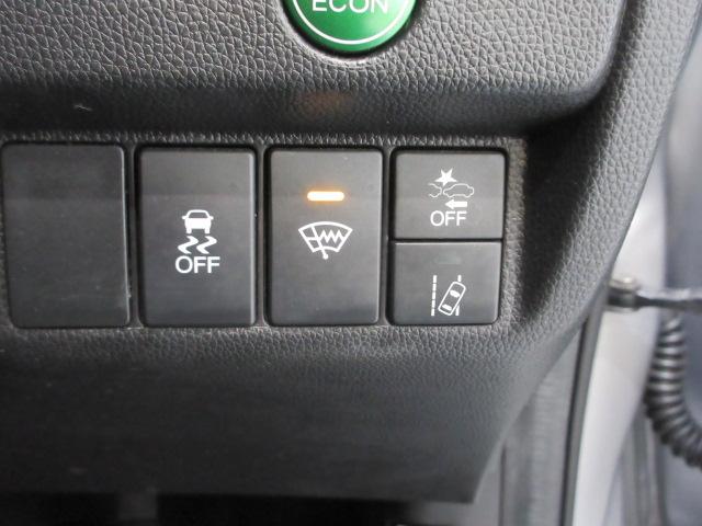 フィット 13G・Lホンダセンシング HondaSENSING メモリーナビ リアカメラ ETC LEDヘッドライト・フォグライト オートライト Bluetooth USB ドアバイザー ワンオーナー 地デジフルセグTV 車線逸脱警報装置(5枚目)