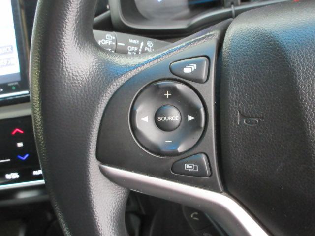 フィット 13G・Lホンダセンシング HondaSENSING メモリーナビ リアカメラ ETC LEDヘッドライト・フォグライト オートライト Bluetooth USB ドアバイザー ワンオーナー 地デジフルセグTV 車線逸脱警報装置(6枚目)