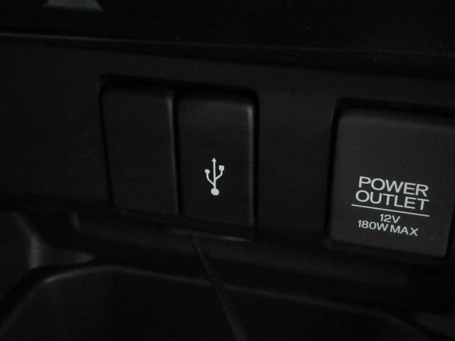 フィット 13G・Lホンダセンシング HondaSENSING メモリーナビ リアカメラ ETC LEDヘッドライト・フォグライト オートライト Bluetooth USB ドアバイザー ワンオーナー 地デジフルセグTV 車線逸脱警報装置(9枚目)