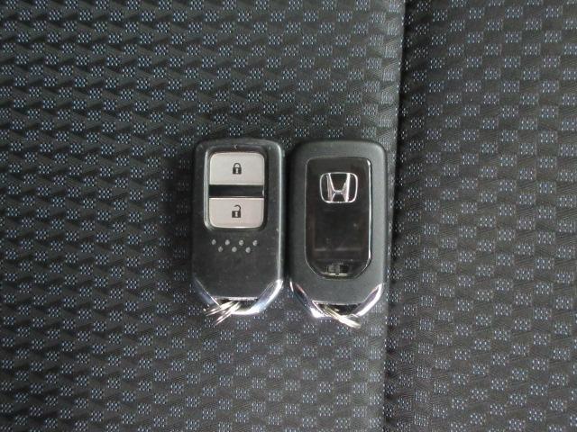 フィット 13G・Lホンダセンシング HondaSENSING メモリーナビ リアカメラ ETC LEDヘッドライト・フォグライト オートライト Bluetooth USB ドアバイザー ワンオーナー 地デジフルセグTV 車線逸脱警報装置(11枚目)
