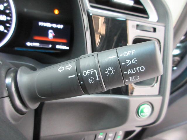シャトル ハイブリッドXホンダセンシング HondaSENSING メモリーナビ Bluetooth リヤカメラ フルセグTV ETC シートヒーター LEDヘッドライト・フォグライト オートライト 純正アルミホイール ワンオーナー LKAS(9枚目)