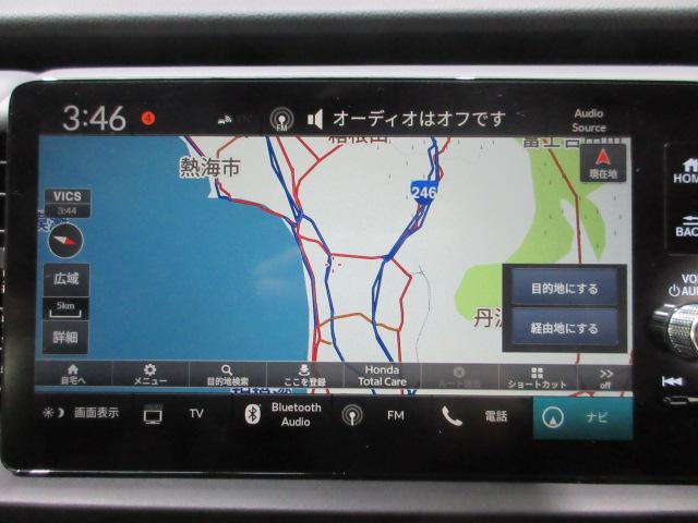 フィット ｅ：ＨＥＶＲＳ　純正ドラレコ　メモリーナビ　ＥＴＣ２．０　ドアバイザー　ＨｏｎｄａＳＥＮＳＩＮＧ　パーキングセンサー　オートライト　フルセグ　アルミホイール　サイドカーテンエアバック　Ｂｌｕｅｔｏｏｔｈオーディオ（3枚目）