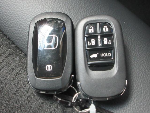 ステップワゴン ｅ：ＨＥＶスパーダ　７人　当社デモカー　ＨｏｎｄａＳＥＮＳＩＮＧ　ドラレコ　メモリーナビ　全周囲カメラ　ＢＳＩ　シートヒーター　両側電動スライドドア　ＥＴＣ　電動リアゲート　純正アルミ　マルチカメラ　デュアルエアコン（15枚目）